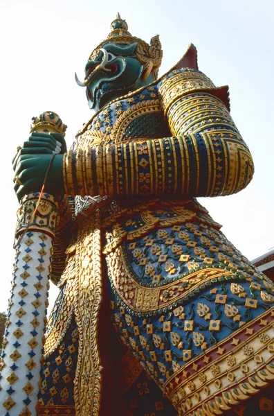 仏教寺院の看守彫像 — ストック写真