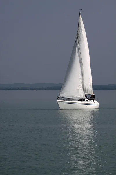 White sailboat on Lake Balaton — Stock Photo, Image