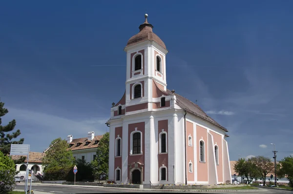Batatonalmadin kylän kirkko — kuvapankkivalokuva