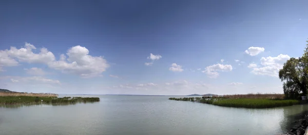 Het Balatonmeer in de buurt van szigliget — Stockfoto