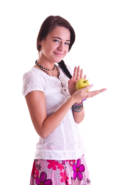 Una mujer de camisa con una manzana — Foto de Stock