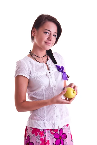 Μια γυναίκα σε πουκάμισο με ένα μήλο — Φωτογραφία Αρχείου