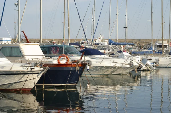 Yachts at harbor — Stock Photo, Image