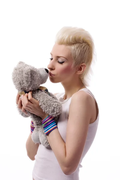 장난감 곰 금발 머리와 아름 다운 여자 — 스톡 사진