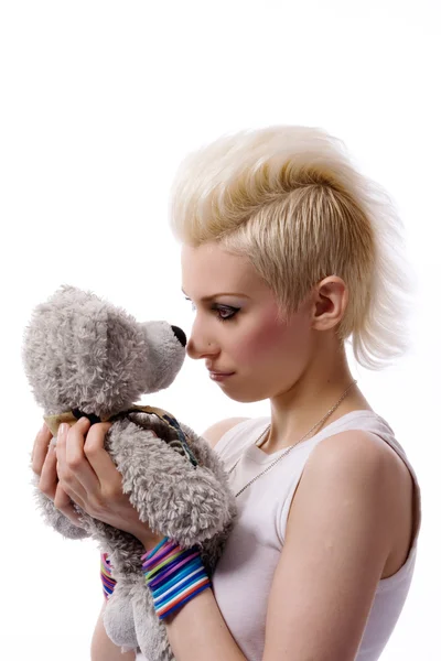 Gyönyörű lány, szőke haj, és a játék medve — Stock Fotó