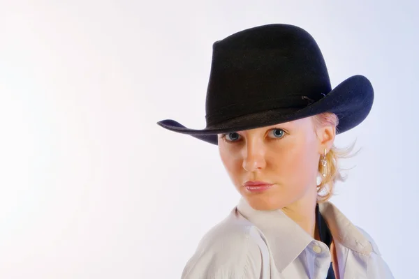 모자에 있는 여자의 초상화 — 스톡 사진