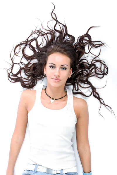 Девушка с разбросанными волосами — стоковое фото