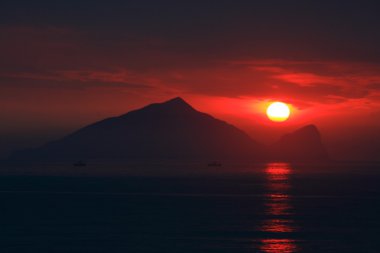 Sunrise, Kaplumbağa Adası