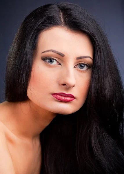 Krásná mladá žena tvář — Stock fotografie