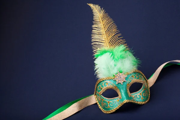 Yeşil ve altın maske — Stok fotoğraf