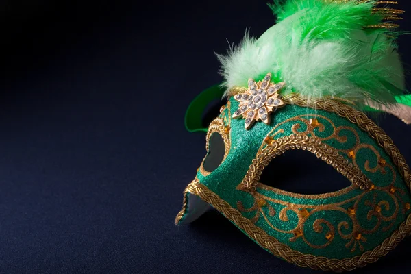 Máscara verde e ouro — Fotografia de Stock