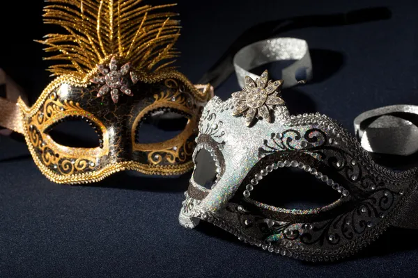 Máscaras de carnaval prata e preto — Fotografia de Stock