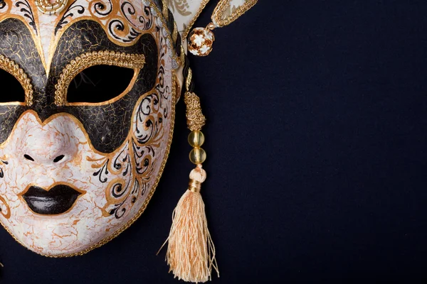 Siyah ve altın maske — Stok fotoğraf