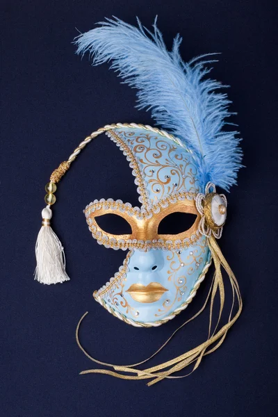 Maschera piumata blu e oro — Foto Stock