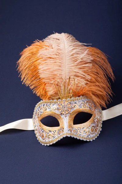 White and gold feathered mask — Stock Photo, Image
