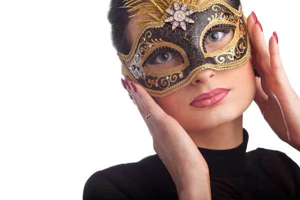 美しい女性の身に着けているカーニバル マスク — ストック写真