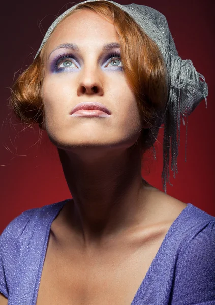 Portrait of attractive retro-style girl in bonnet — Stock Photo, Image