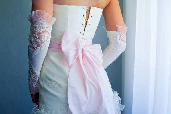Indietro della sposa in abito da sposa — Foto Stock
