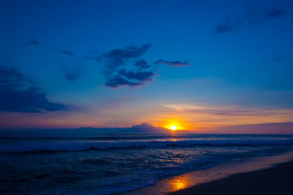 Tropical sunset on the beach — Stock Photo, Image