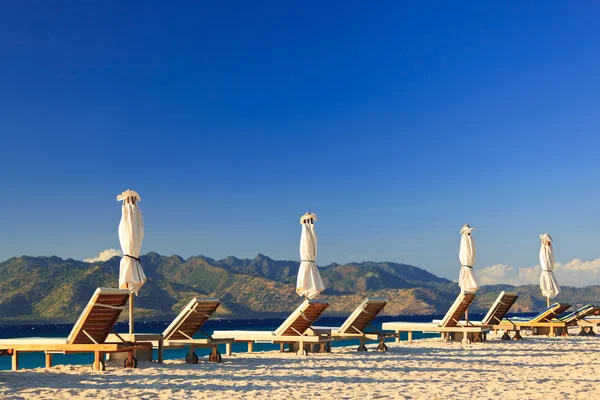 Chairs and umbrellas on the beach — Stock Photo, Image