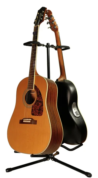 Guitarras em stand isoladas em branco — Fotografia de Stock