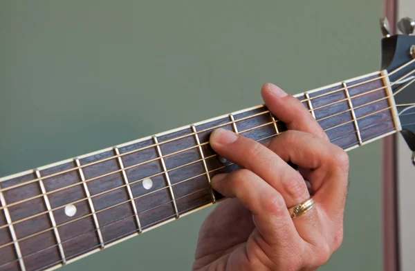 어쿠스틱 기타에 g 7 화음 — 스톡 사진
