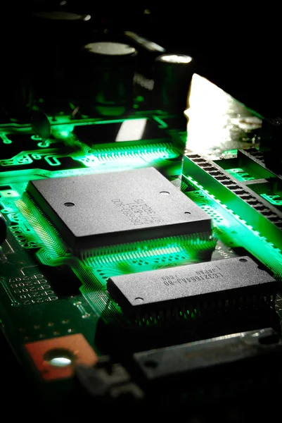 Chip de computador e placa de circuito — Fotografia de Stock