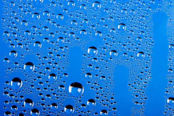 Blaue, lebendige Wassertropfen — Stockfoto