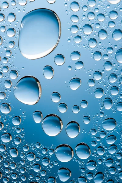 Modrá voda kapky na sklo — Stock fotografie