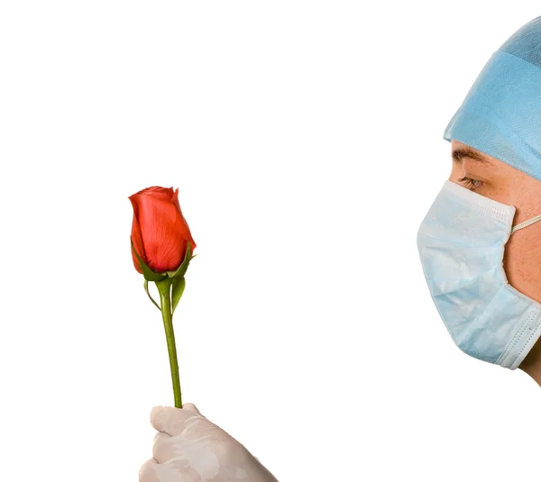 Доктор з красивою червоною трояндою — стокове фото