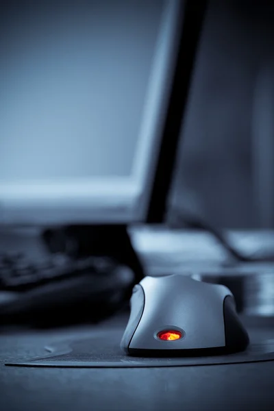 Bilgisayar fare kırmızı led ile — Stok fotoğraf