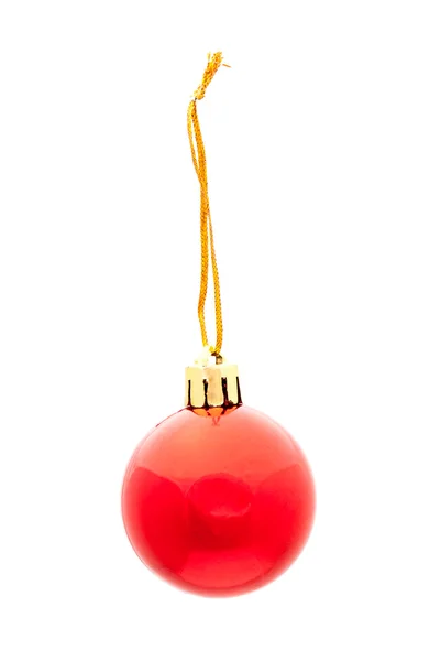 Una palla di Natale isolata rossa — Foto Stock