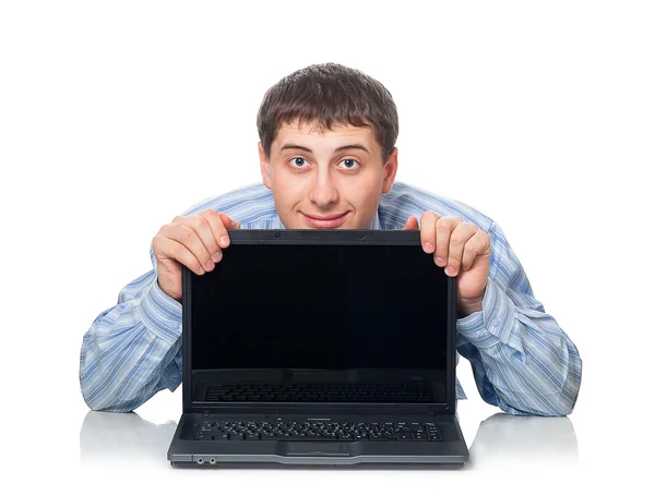 ノート パソコンの背後にある若い成人男性 — ストック写真