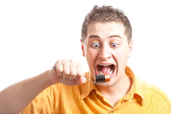 Homem louco comendo bateria — Fotografia de Stock