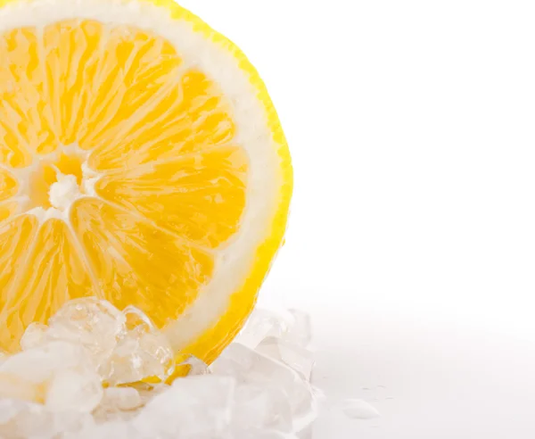 Лимон и лед — стоковое фото