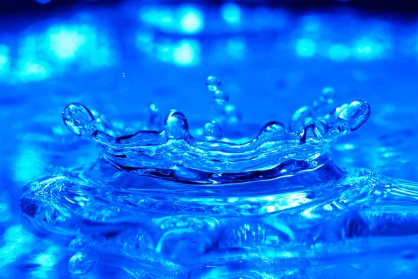 Μπλε παφλασμών νερού στέμμα — Φωτογραφία Αρχείου
