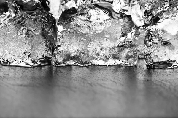 Cubos de gelo em tons de cinza — Fotografia de Stock