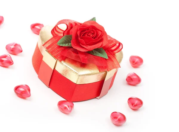 Caja de regalo con rosa roja — Foto de Stock