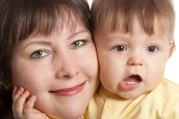 Primer plano retrato bebé niño y madre — Foto de Stock