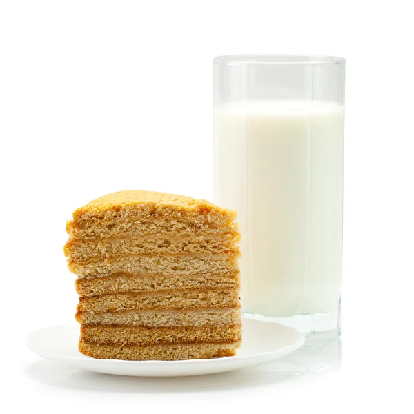 孤立的牛奶和蛋糕 — 图库照片