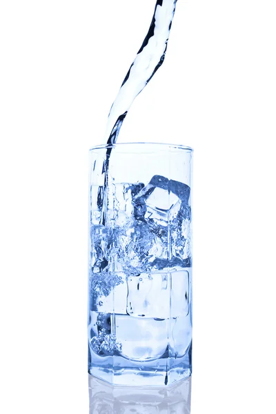 Izolované sklo s šplouchání vody — Stock fotografie