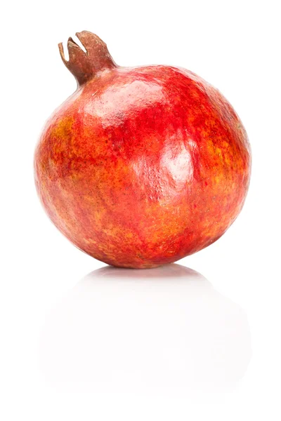 Roter isolierter Granatapfel — Stockfoto