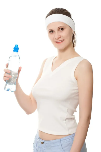 Saf su ile şişe tutan kadın — Stok fotoğraf