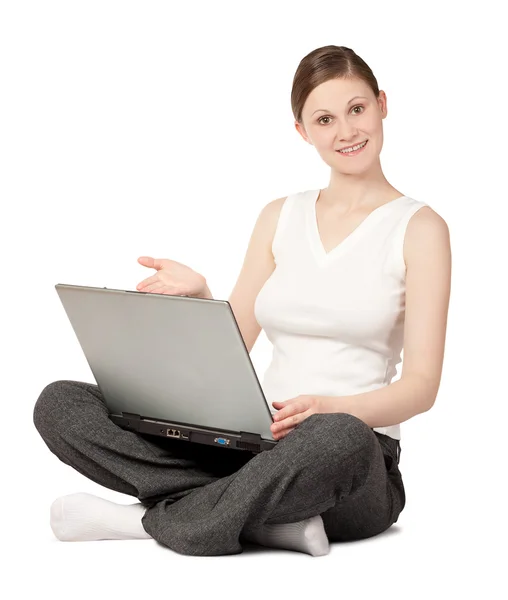 Lachende vrouw met laptop — Stockfoto
