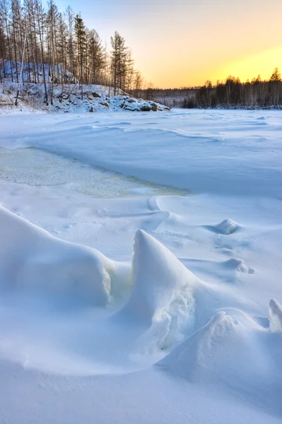 Winterzugefrorener Fluss — Stockfoto