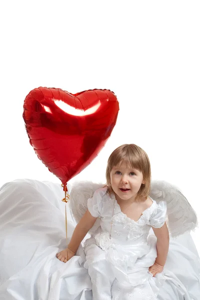 Девушка и воздушный шар с сердцем — стоковое фото