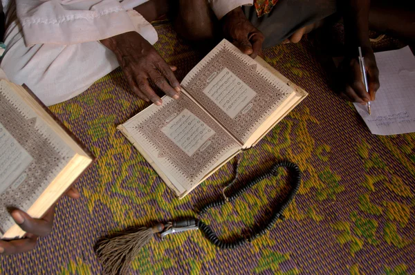 Buku Qur 'an — Stok Foto