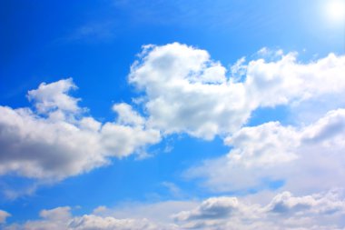 Mavi Gökyüzü ve Bulutlar