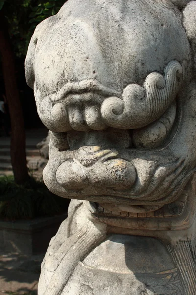Stone lion statue — Stock Photo, Image