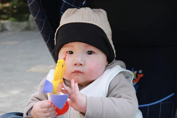 Niedliches Baby im Kinderwagen — Stockfoto